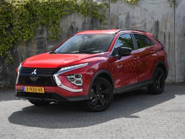 SPOTICAR Mitsubishi Eclipse Cross Black Edition 2.4 Phev 188pk Automaat Navi | Camer Tweedehands - Suv Plugin Hybrid Rood - Heerlen - 1200300735_1