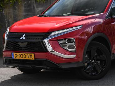 SPOTICAR Mitsubishi Eclipse Cross Black Edition 2.4 Phev 188pk Automaat Navi | Camer Tweedehands - Suv Plugin Hybrid Rood - Heerlen - 1200300735_2