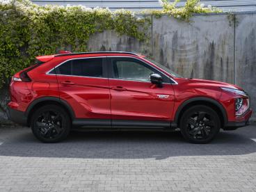 SPOTICAR Mitsubishi Eclipse Cross Black Edition 2.4 Phev 188pk Automaat Navi | Camer Tweedehands - Suv Plugin Hybrid Rood - Heerlen - 1200300735_4