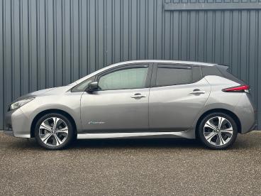 SPOTICAR Nissan Leaf Electric 40kwh N-connecta | Stoelverwarming V+a I Tweedehands - Hatchback Elektrisch Grijs - Ruurlo - 1200286769_2