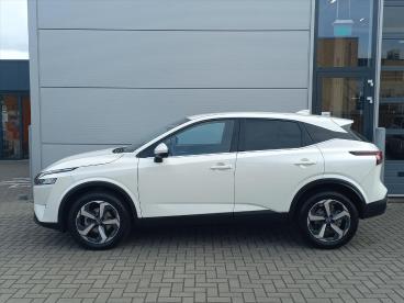 SPOTICAR Nissan Qashqai 1.3 Mild-hybrid 158pk Automaat Business Acces | Cl Tweedehands - Suv Hybride Wit - Elst - 1200276377_3