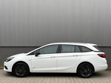 SPOTICAR Opel Astra Sports Tourer 1.2t 110pk Design&tech | Summer Deal Tweedehands - Stationwagen Benzine Wit - Elst - 1200292578_4