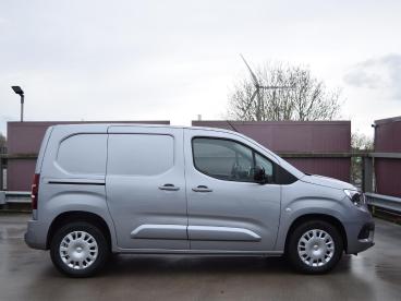 SPOTICAR Opel Combo Combo-e Electric L1 50kwh | Pakket Comfort Connect | Pakke Tweedehands - Bedrijfswagen Elektrisch Grijs - Alphen Aan Den Rijn - 1200289093_2