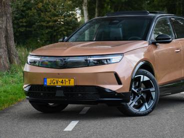 SPOTICAR Opel Grandland Electric Gs 73kwh 214pk Automaat Technologie Plus Tweedehands - Suv Elektrisch Bruin - Roermond - 1200280526_2
