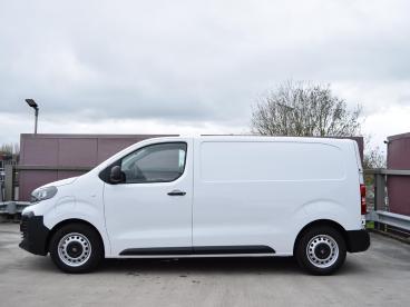 SPOTICAR Opel Vivaro Vivaro-e Electric L2 75 Kwh | Tot 8 Jaar Garantie | Apple C Tweedehands - Bedrijfswagen Elektrisch Wit - Woerden - 1200293572_2