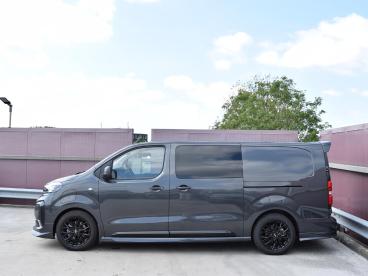 SPOTICAR Opel Vivaro Vivaro-e Dubbele Cabine 75kwh | Stx Sport | Mooiste  Bus Va Tweedehands - Bedrijfswagen Elektrisch Grijs - Alphen Aan Den Rijn - 1200299745_2