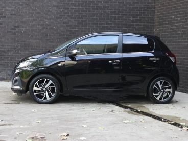 SPOTICAR Peugeot 108 Allure 72pk | Navigatie | Achteruitrijcamera | 15" Tweedehands - Stadsauto Benzine Zwart - Doorn - 1200295025_2