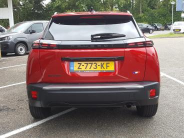 SPOTICAR Peugeot 2008 Allure 1.2 Pt-100pk Navigatie | Apple Carplay & An Tweedehands - Suv Benzine Rood - Zierikzee - 1200266494_3