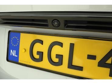 SPOTICAR Peugeot 2008 1.2 Puretech 100pk Allure | Navigatie | Camera | F Tweedehands - Suv Benzine Wit - Drachten - 1200282937_3