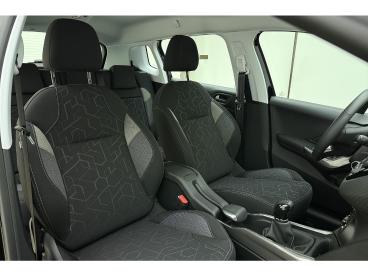 SPOTICAR Peugeot 2008 Puretech 110 Pk | Zeer Lage Km-stand! | Navigatie Tweedehands - Suv Benzine Zwart - Heerenveen - 1200285591_3