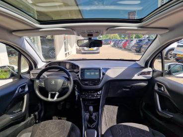SPOTICAR Peugeot 2008 1.2t 110pk Active | Trekhaak | Panorama Dak | Navi Tweedehands - Suv Benzine Wit - Wirdum (fr) - 1200296754_5