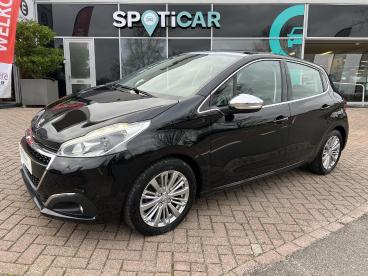 SPOTICAR Peugeot 208 1.2 Turbo Allure Automaat-6 Tweedehands -  Benzine Zwart - Krimpen Aan Den Ijssel - 1200282787_1