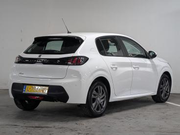 SPOTICAR Peugeot 208 Active Pack 1.2 Turbo 100pk | Navi | Parkeerhulp | Tweedehands -  Benzine Wit - Rotterdam - 1200290345_2