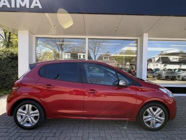 SPOTICAR Peugeot 208 1.2i 82pk Signature | Trekhaak | Navigatie | Cruis Tweedehands -  Benzine Rood - Wirdum (fr) - 1200293913_2