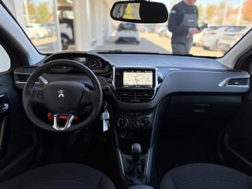 SPOTICAR Peugeot 208 1.2i 82pk Signature | Trekhaak | Navigatie | Cruis Tweedehands -  Benzine Rood - Wirdum (fr) - 1200293913_5