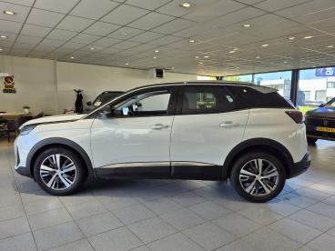 SPOTICAR Peugeot 3008 1.2 Puretech Allure Avantage | Automaat | Navigati Tweedehands - Suv Benzine Wit - Zoetermeer - 1200293095_3
