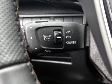 SPOTICAR Peugeot 3008 Hybrid 225 Pk Automaat Gt | Rijklaar | Adaptive Cr Tweedehands - Suv Plugin Hybrid Wit - Ritthem - 1200298028_5