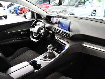 SPOTICAR Peugeot 3008 1.2 Puretech Agc Allure | Panoramadak | Trekhaak | Tweedehands - Suv Benzine Wit - Gouda - 1200303548_5