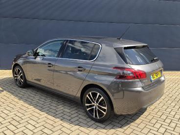 SPOTICAR Peugeot 308 1.2 Puretech Allure | Apple Carplay | Panoramadak Tweedehands - Hatchback Benzine Grijs - Doetinchem - 1200300464_3