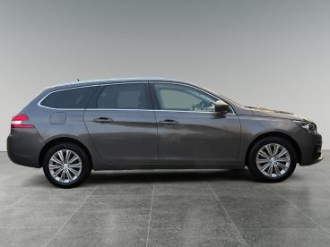 SPOTICAR Peugeot 308 Sw Allure 1.2 Turbo 130pk | Panodak | Adaptive Cru Tweedehands - Stationwagen Benzine Grijs - Alblasserdam - 1200302921_4