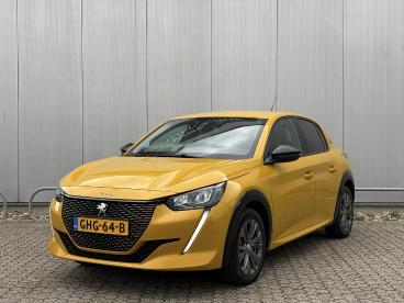 SPOTICAR Peugeot 208 E-208 Ev Allure 50 Kwh | Soh 99% | Carplay | Start&stop Tweedehands - Hatchback Elektrisch Geel - Zutphen - 1200300243_1