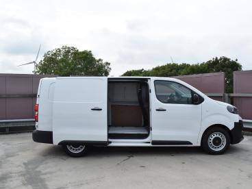 SPOTICAR Peugeot Expert E-expert L3 75 Kwh | 0% Rente | Navi Incl. Apple Carplay | Tweedehands - Bedrijfswagen Elektrisch Wit - Alphen Aan Den Rijn - 1200276417_5
