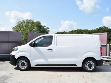 SPOTICAR Peugeot Expert E-expert Ev L2 75 Kwh | 8 Jaar Garantie | Apple Carplay | P Tweedehands - Bedrijfswagen Elektrisch Wit - Alphen Aan Den Rijn - 1200276427_2