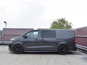 SPOTICAR Peugeot Expert E-expert Dubbele Cabine 75kwh | Stx Sport | Lederen Bekledi Tweedehands - Bedrijfswagen Elektrisch Grijs - Alphen Aan Den Rijn - 1200293427_2