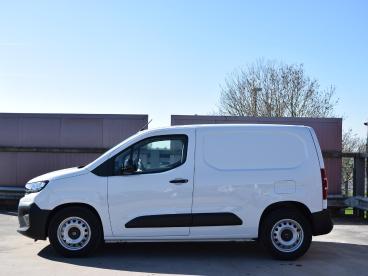 SPOTICAR Peugeot Partner E-partner L1 50 Kwh | Pakket Comfort Connect Incl. Camera En Tweedehands - Bedrijfswagen Elektrisch Wit - Alphen Aan Den Rijn - 1200289986_2