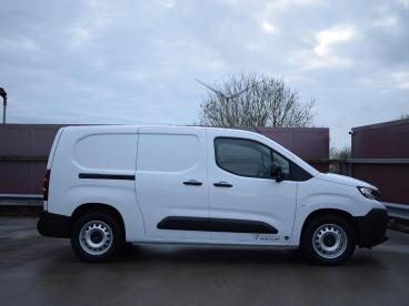 SPOTICAR Peugeot Partner E-partner L2 50 Kwh | Tot 8 Jaar Garantie | Rondom Tweedehands - Bedrijfswagen Elektrisch Wit - Alphen Aan Den Rijn - 1200283722_4