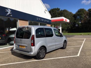 SPOTICAR Peugeot Partner Tepee 1.2 110pk Active | Trekhaak | Apple Carplay Tweedehands - Stationwagen Benzine Grijs - Zierikzee - 1200301103_3