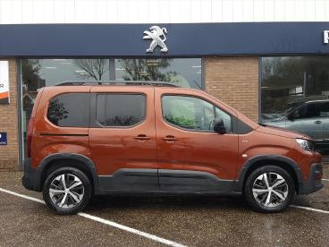 SPOTICAR Peugeot Rifter Gt-line 1.2 Pt-130pk (vol)automaat (eat8) 5-pers. Tweedehands - Mpv Benzine Bruin - Zierikzee - 1200279060_2