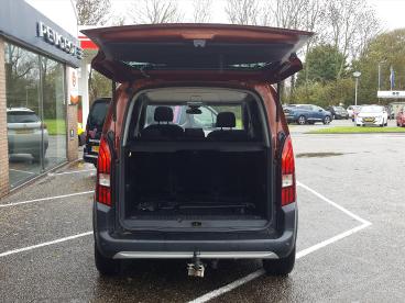 SPOTICAR Peugeot Rifter Gt-line 1.2 Pt-130pk (vol)automaat (eat8) 5-pers. Tweedehands - Mpv Benzine Bruin - Zierikzee - 1200279060_5