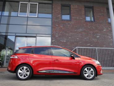 SPOTICAR Renault Clio Estate 0.9 Tce Limited 90pk | Navigatie | Trekhaak Tweedehands -  Benzine Rood - Sneek - 1200298994_2