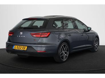 SPOTICAR Seat Leon St 1.5 Tsi Fr Business Intense Panoramadak Virtual Tweedehands - Stationwagen Benzine Grijs - Mijdrecht - 1200293831_3