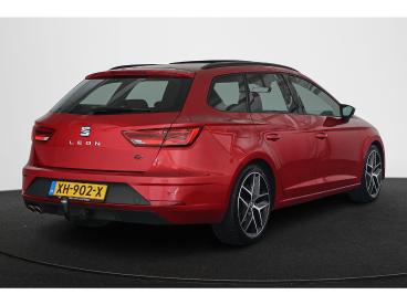SPOTICAR Seat Leon St 1.5 Tsi Fr Business Intense Panoramadak Camera Tweedehands - Stationwagen Benzine Rood - Mijdrecht - 1200295102_3