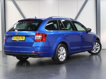 SPOTICAR Skoda Octavia 150pk Tsi Business Edition | 1ste Eigenaar |  Auto Tweedehands - Stationwagen Benzine Blauw - Amersfoort - 1200280994_3