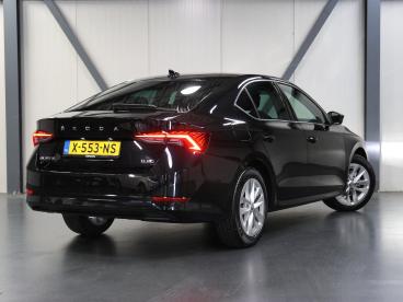 SPOTICAR Skoda Octavia 150pk Edition Plus | 1ste Eigenaar | Apple Carplay Tweedehands - Hatchback Hybride Zwart - Amersfoort - 1200300215_3