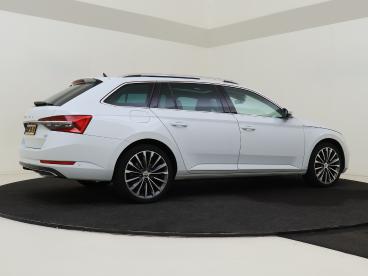 SPOTICAR Skoda Superb Combi 1.4 Tsi Iv Sportline Laurin & Klement Editio Tweedehands - Stationwagen Plugin Hybrid Wit - Bergschenhoek - 1200269871_5