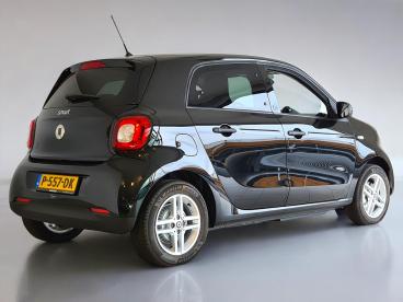 SPOTICAR Smart Forfour Eq 82pk Essential Nl-auto | 11.000km!!! | Stoelver Tweedehands -  Elektrisch Zwart - Heemskerk - 1200266075_2