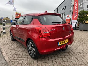 SPOTICAR Suzuki Swift 1.2 83 Pk Style Smart Hybrid Automaat | Trekhaak Tweedehands -  Benzine Rood - Krimpen Aan Den Ijssel - 1200283417_3