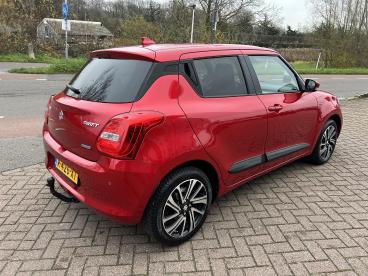SPOTICAR Suzuki Swift 1.2 83 Pk Style Smart Hybrid Automaat | Trekhaak Tweedehands -  Benzine Rood - Krimpen Aan Den Ijssel - 1200283417_4