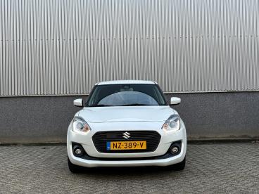 SPOTICAR Suzuki Swift 1.2 Dualjet 90pk Smart Hybrid Stijl | Navigatie | Tweedehands -  Hybride Wit - Venlo - 1200285427_2
