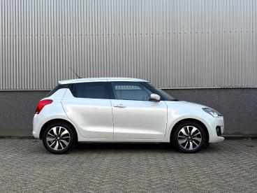 SPOTICAR Suzuki Swift 1.2 Dualjet 90pk Smart Hybrid Stijl | Navigatie | Tweedehands -  Hybride Wit - Venlo - 1200285427_4