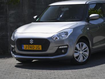 SPOTICAR Suzuki Swift Select 1.2 Smart Hybrid 90pk 100% Dealer Onderh. | Tweedehands -  Hybride Grijs - Heerlen - 1200297384_2