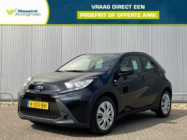 SPOTICAR Toyota Aygo X 1.0 Vvt-i 72pk | Parkeercamera | Bluetooth | Cru Tweedehands -  Benzine Zwart - Zutphen - 1200274701_1