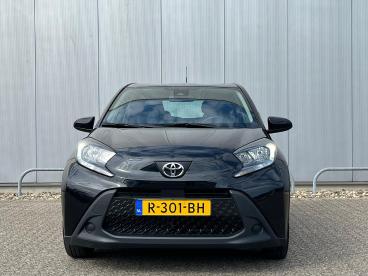 SPOTICAR Toyota Aygo X 1.0 Vvt-i 72pk | Parkeercamera | Bluetooth | Cru Tweedehands -  Benzine Zwart - Zutphen - 1200274701_2