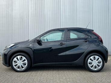 SPOTICAR Toyota Aygo X 1.0 Vvt-i 72pk | Parkeercamera | Bluetooth | Cru Tweedehands -  Benzine Zwart - Zutphen - 1200274701_3