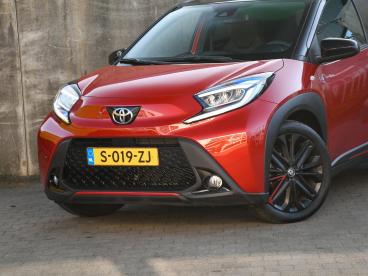 SPOTICAR Toyota Aygo X Premium 1.0 Vvt-i Mt 72pk Jbl Sound | 18''lm | L Tweedehands -  Benzine Rood - Heerlen - 1200288347_2