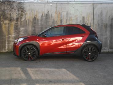 SPOTICAR Toyota Aygo X Premium 1.0 Vvt-i Mt 72pk Jbl Sound | 18''lm | L Tweedehands -  Benzine Rood - Heerlen - 1200288347_3